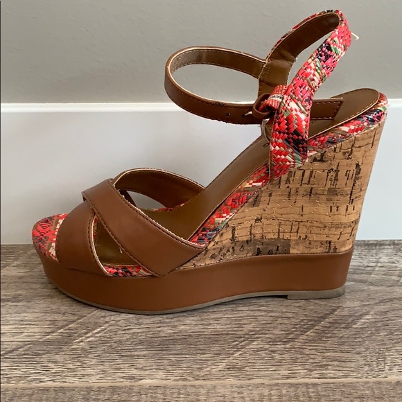 COPY - Wedged Sandal - Picture 1 of 5